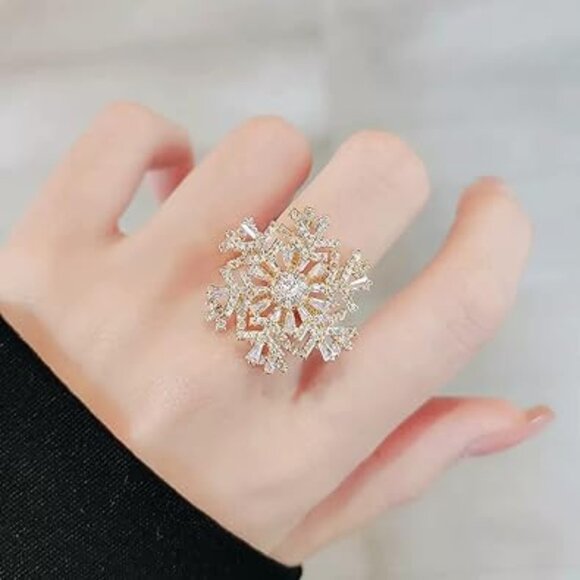 Neiman Marcus 18k Gold Plated Crystal Snowflake Ring - Picture 1 of 4